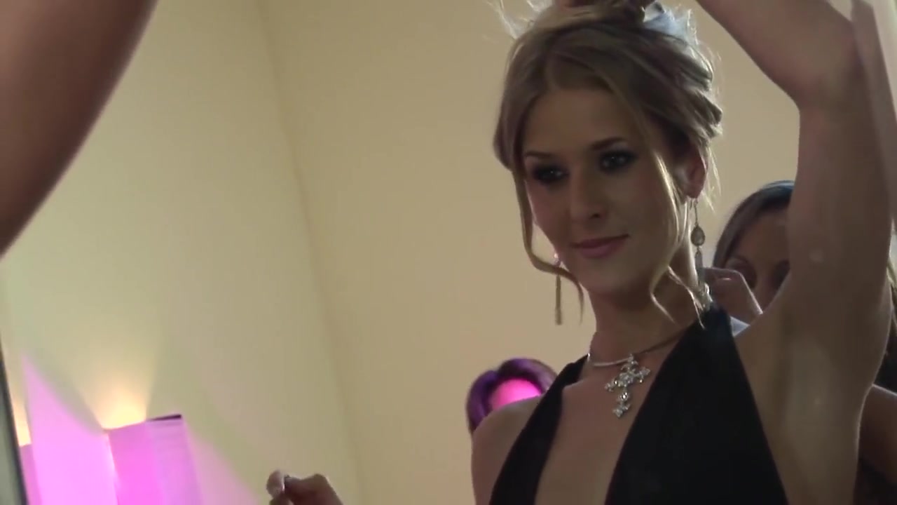 Jane Darling And Stella Xo - A Threesome With And Stella Winter Are Whores