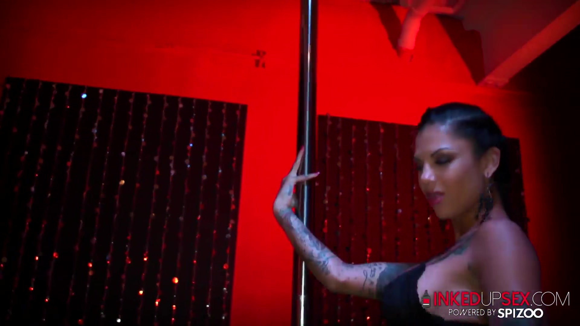 Tattooed Slut Bonnie Rotten Strips, Squirts and Bangs - AltErotic