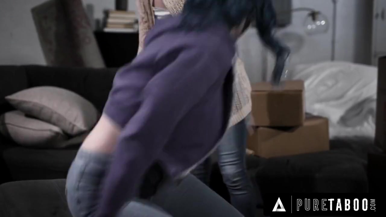 Gives Into To Milf Lesbian With Bella Bends, Des Ires And Jewelz Blu