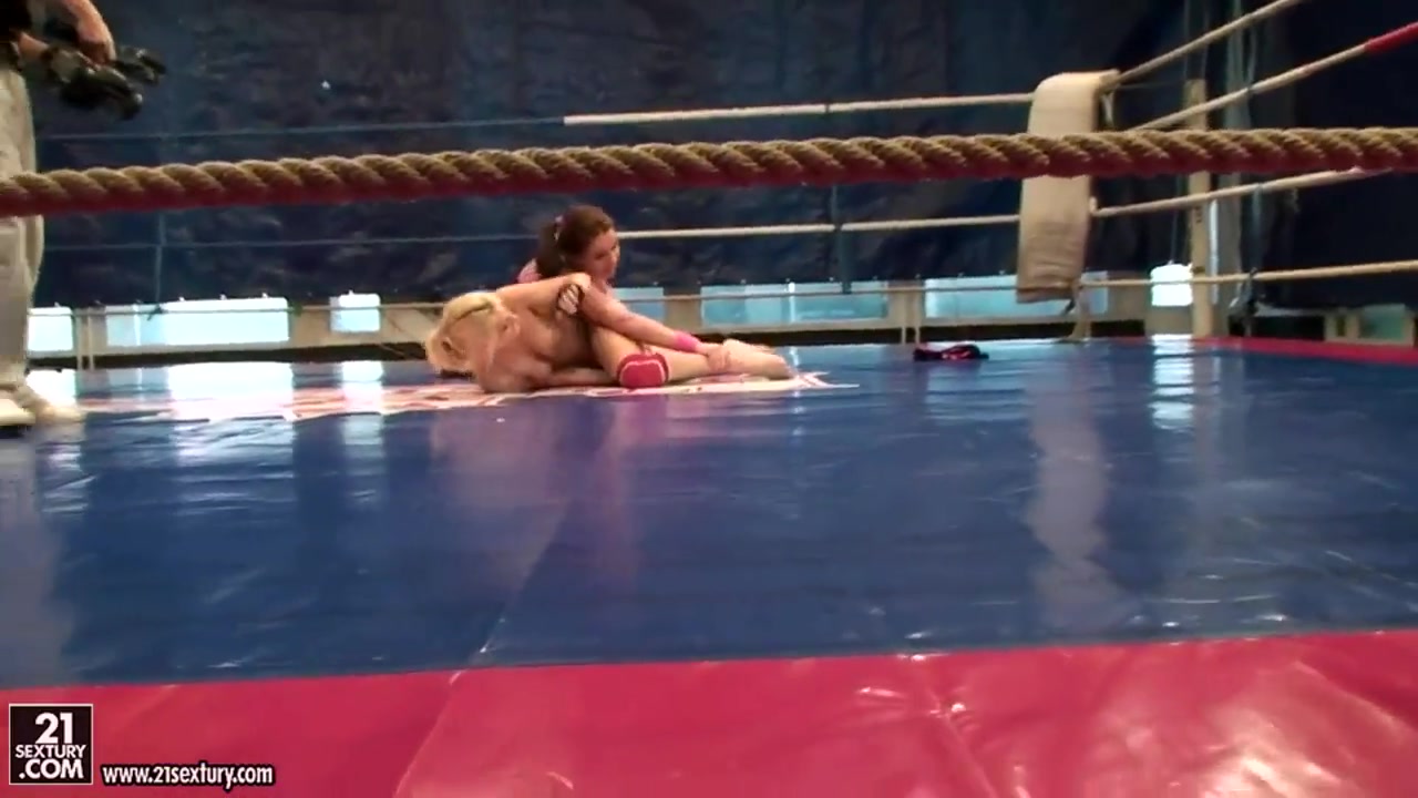 Erotic fight club demonstrates the hot couple: Angel Rivas, Niky Gold