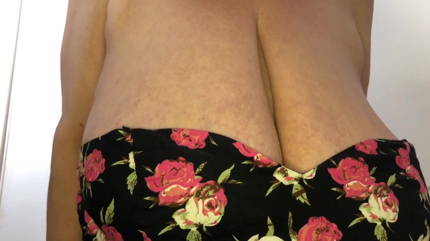 Storytime with Mrs Huge Aunty - SecretHandful