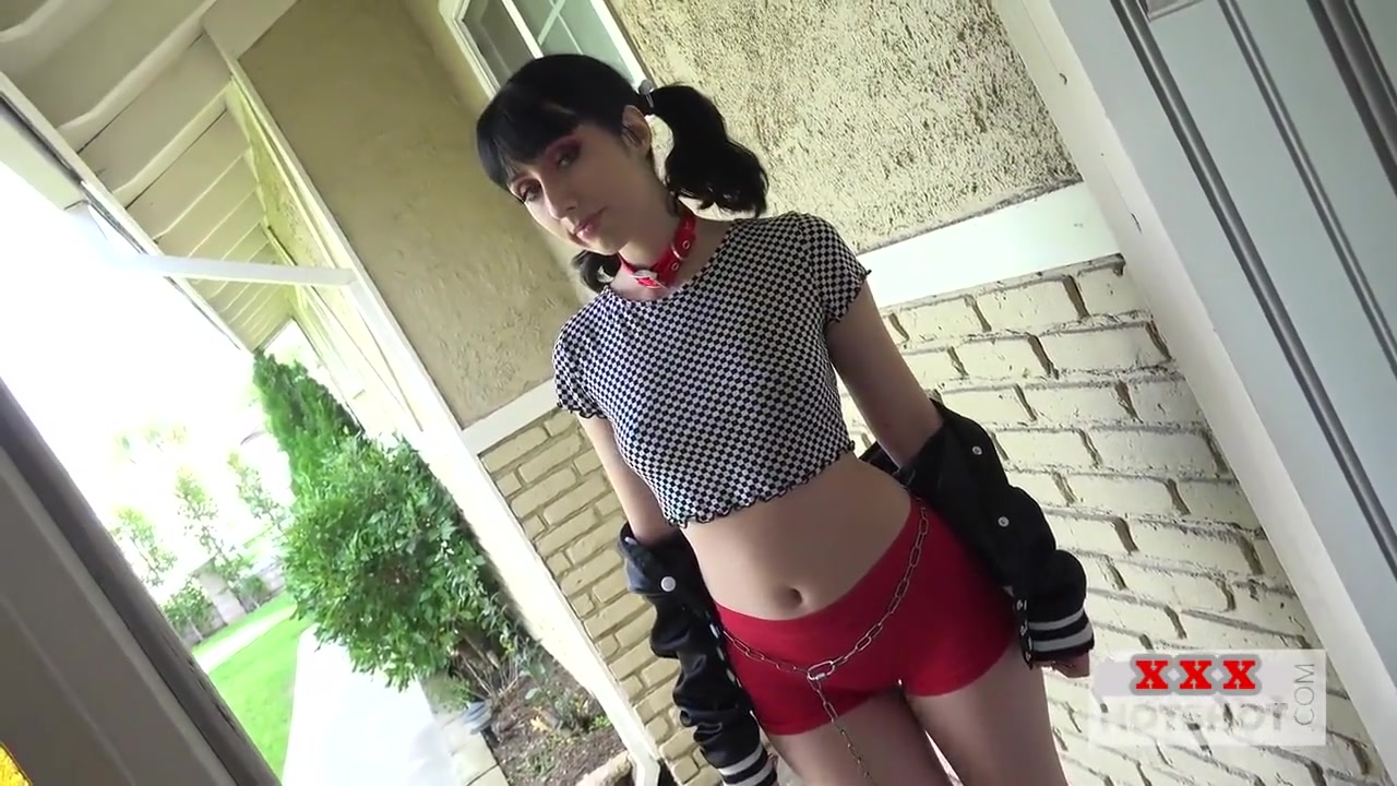 Submissive In High Heels Deepthroats Knob