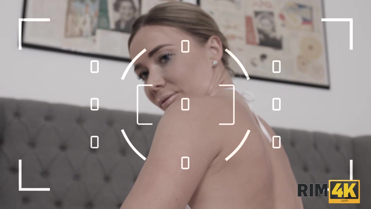 RIM4K. Girl asked friend to take professional pics and gave rimming
