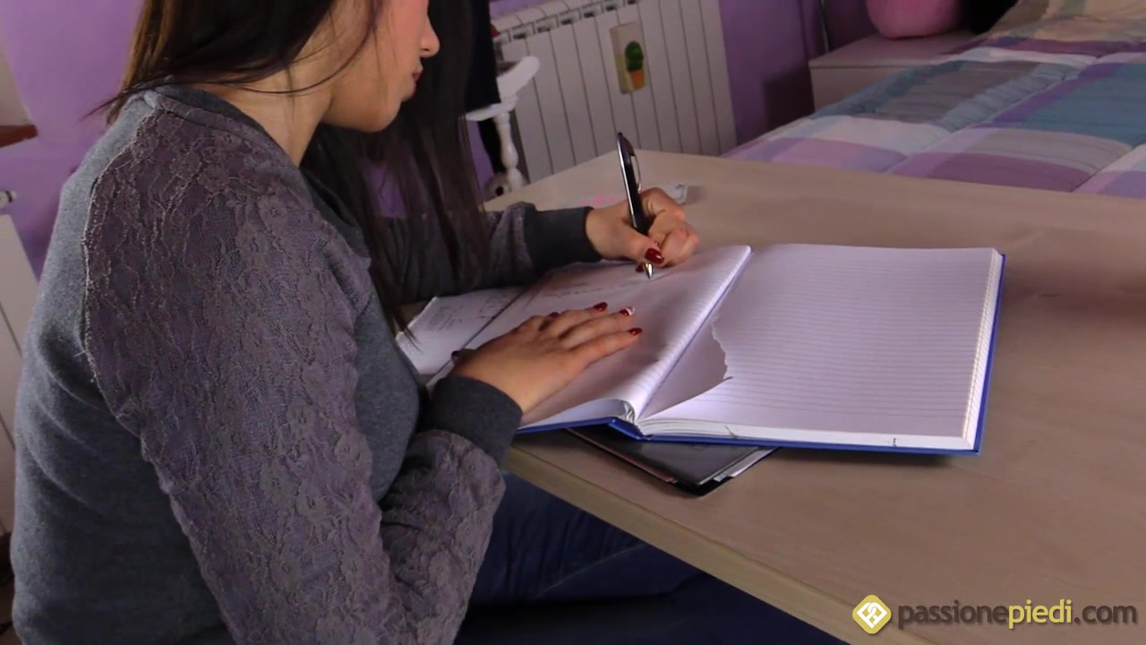 Brunette babes Petra and Gioia studying together