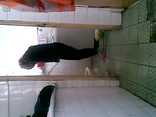 Dark-haired woman shower her dirty pussy on video