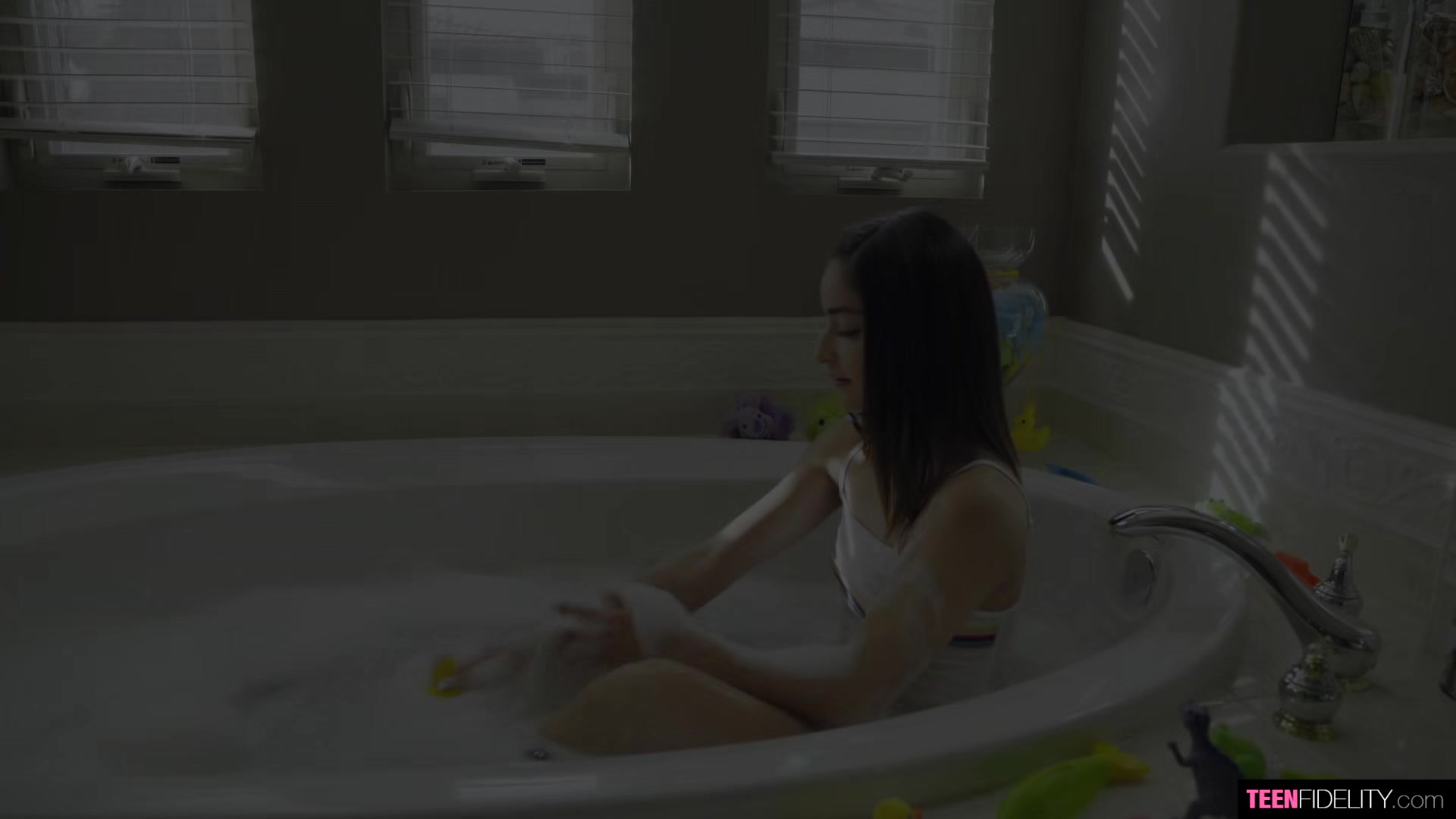 Bathtime Rubdown - Starring: Emily Willis - PornFidelity