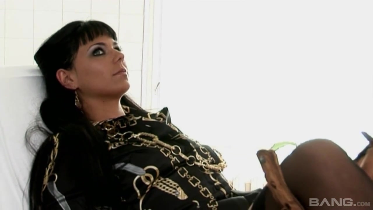 Simony Diamond Bones A Painter In A Gyno Chair - BANG!