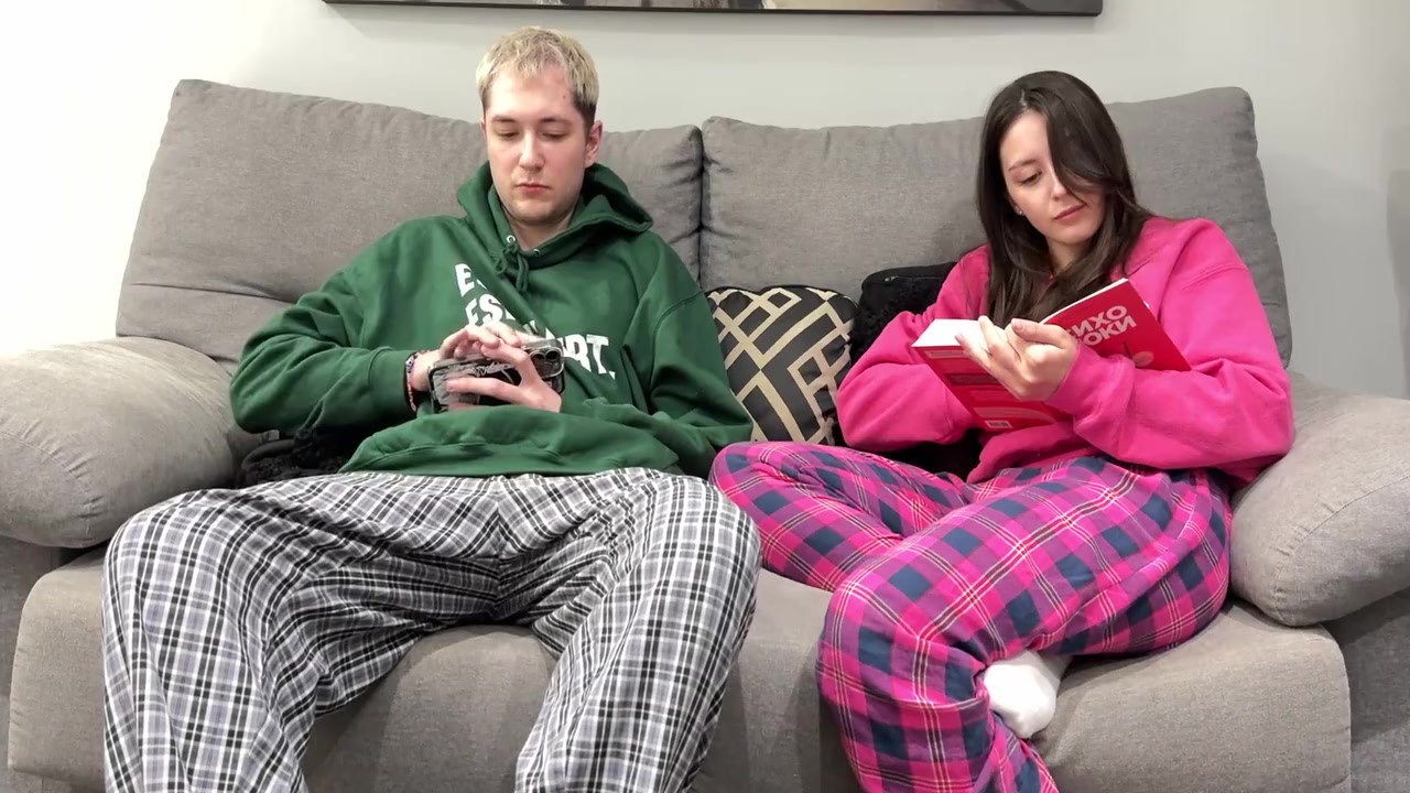 Stepbrother Watch Porn And Jerk Off Next To Stepsister! But She Decide Handjob Him Instead Reading Boring Book 9 Min - Sugary Kitty