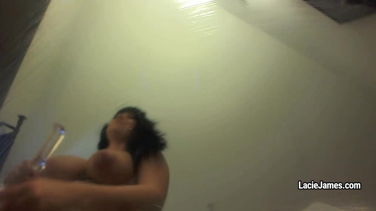 catches amazing MILF Lacie James toying her wet cunt