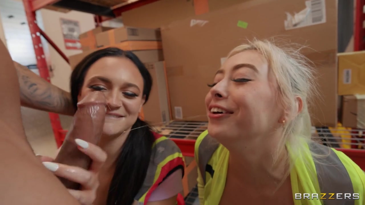 Working Girls Video With Celtic Iron, Air Thugger, Chloe Surreal, Nick Strokes, Mike Avery, Lexi Samplee - Brazzers