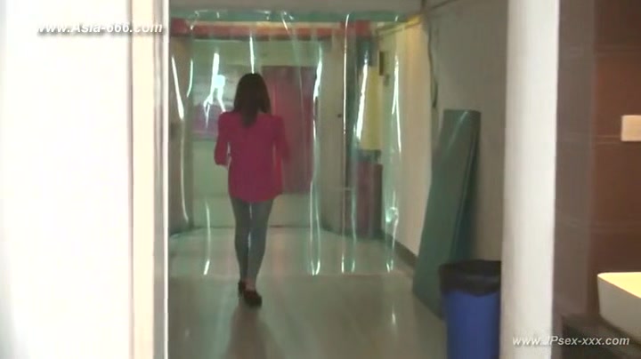 chinese girls go to toilet.92