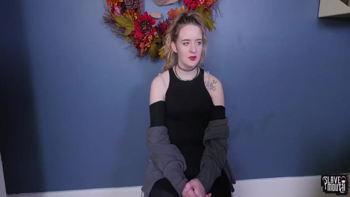 Jessica Kay - Submissive Lesbian Sucking 4 Min