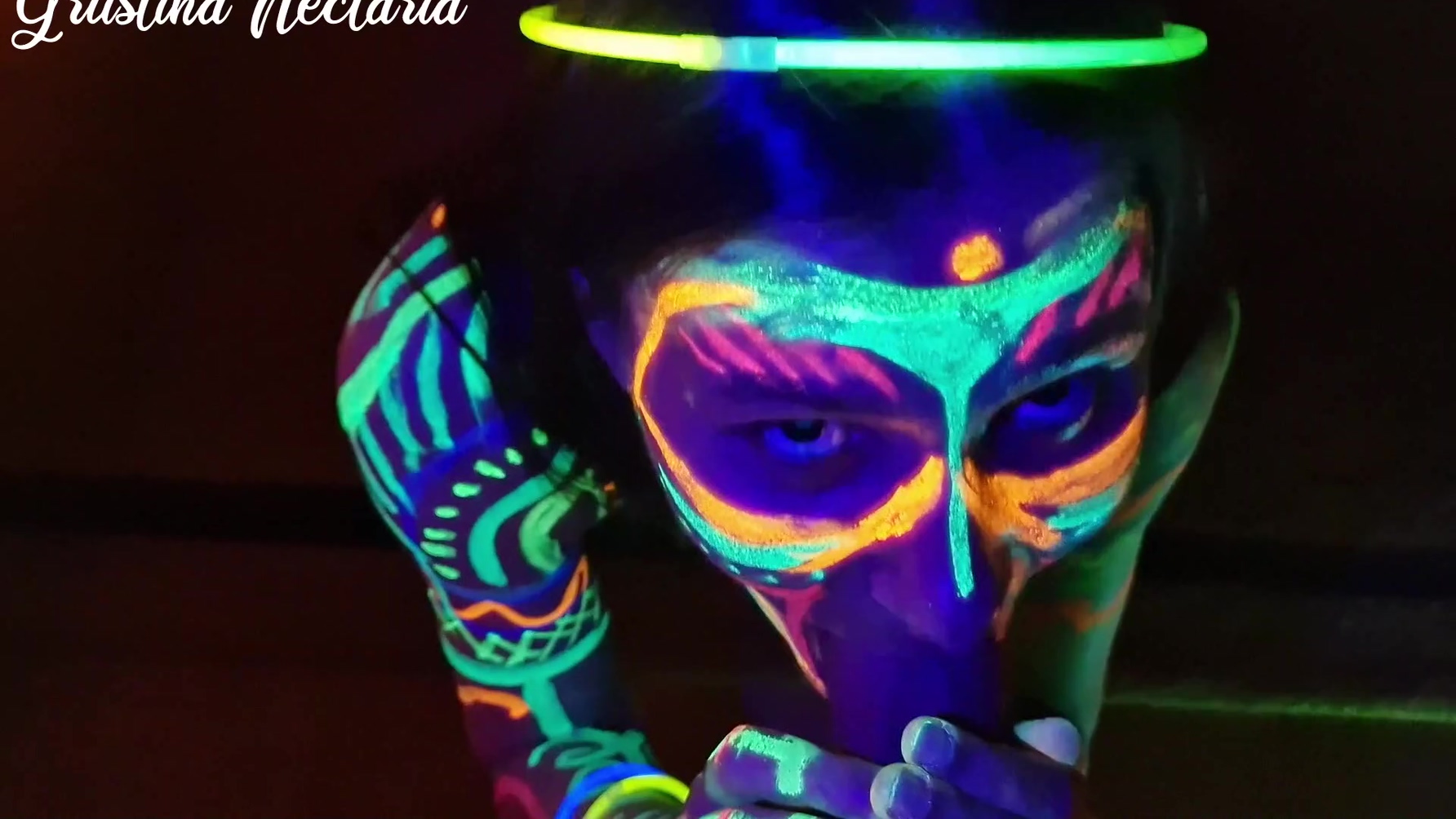 Fucked The Wild Slim Girl In The Uv- Light