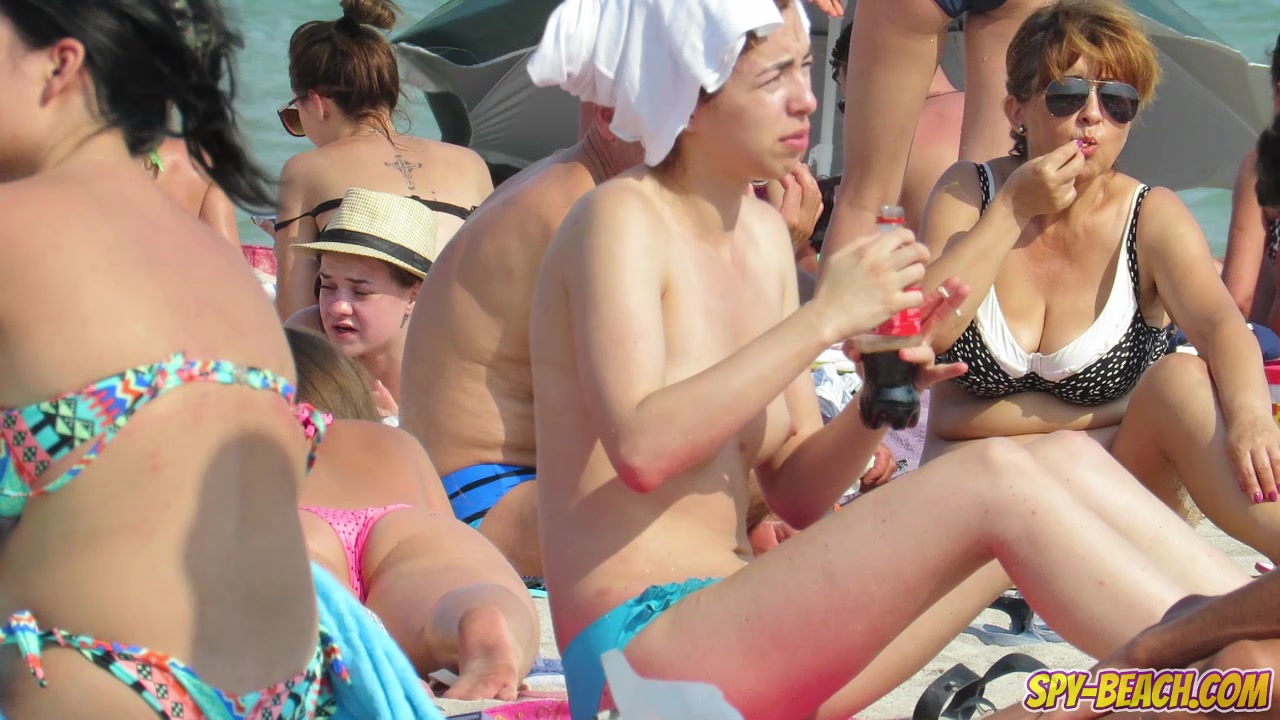 Hot Big Boobs Topless Amateur teens 18+ Bikini Beach