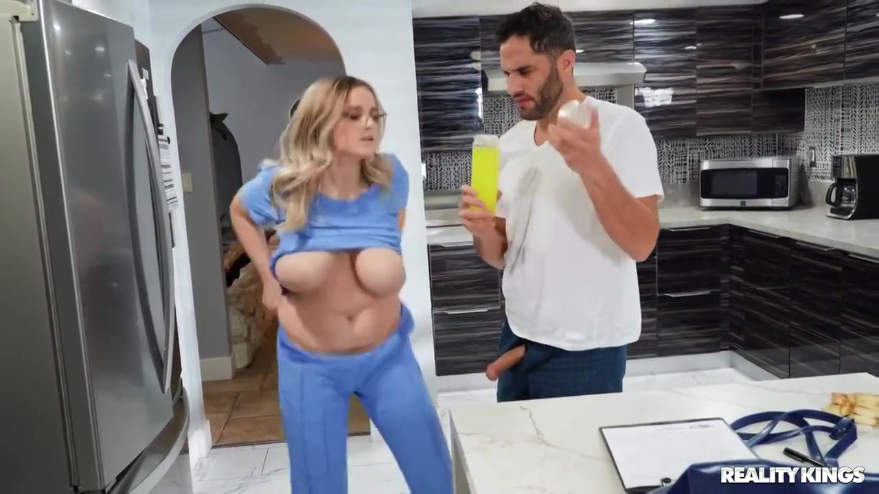 Fucking Doggystyle In Kitched And Takes Facia With Gabbie Carter