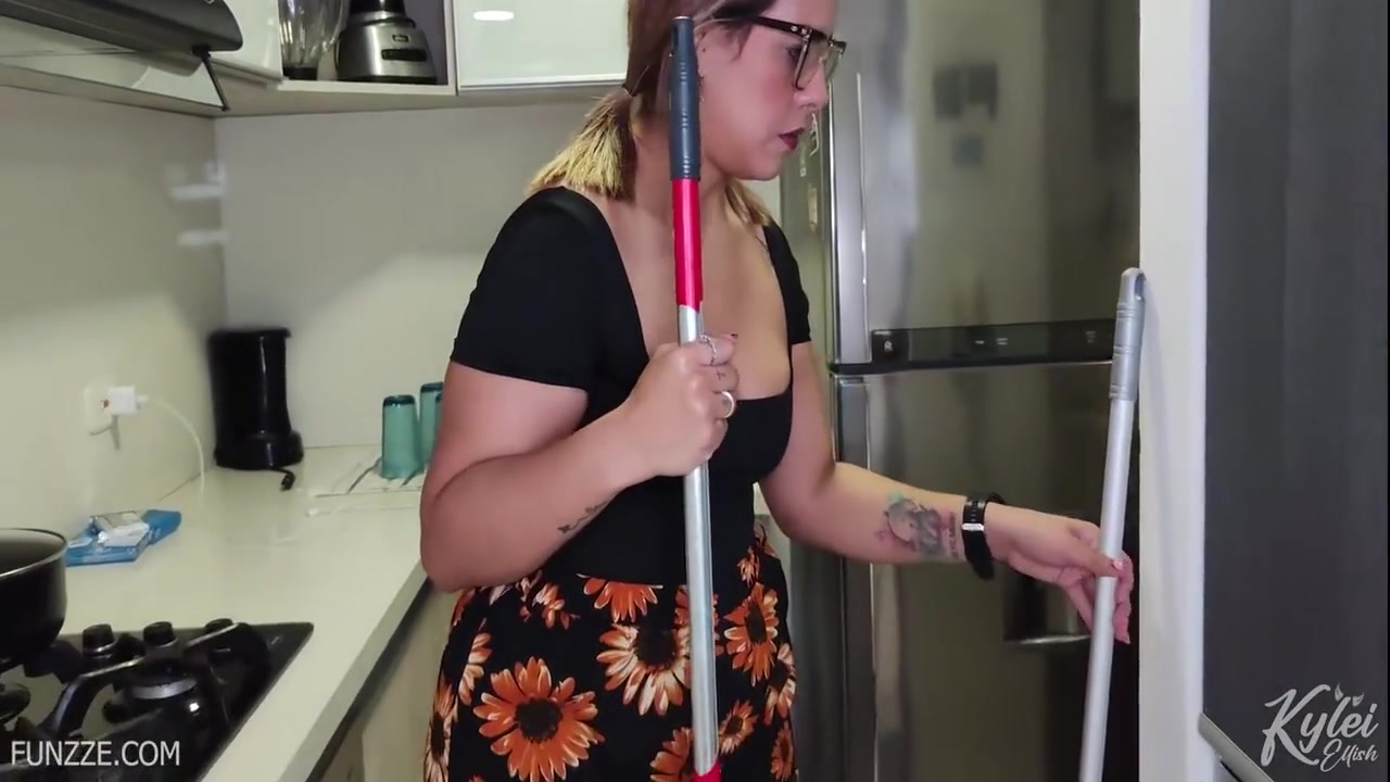 Jefa Sumisa Que La Traviesa Adore Su Cono Mientras Esta En El Trabajo. 15 Min - Kylei Ellish, De Ja And Katha Dawson