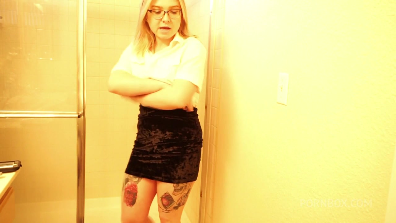 PISSING THE FLOOR AND PISS MASTURBATION - PissVids