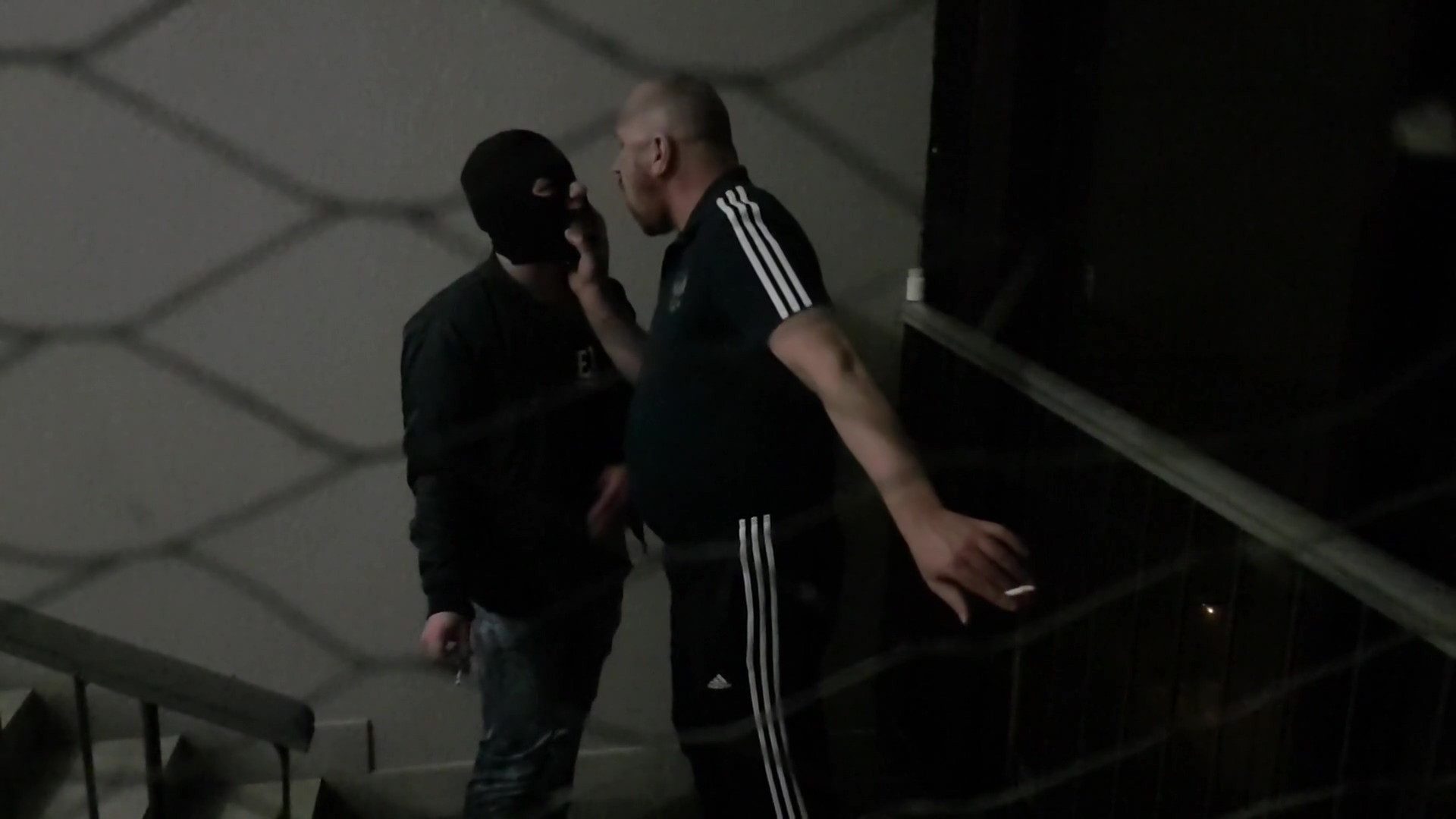 Extreme Public Sex - Skinhead And I Smoked In The Entrance And He Fucked Me Bareback A Fat Dick