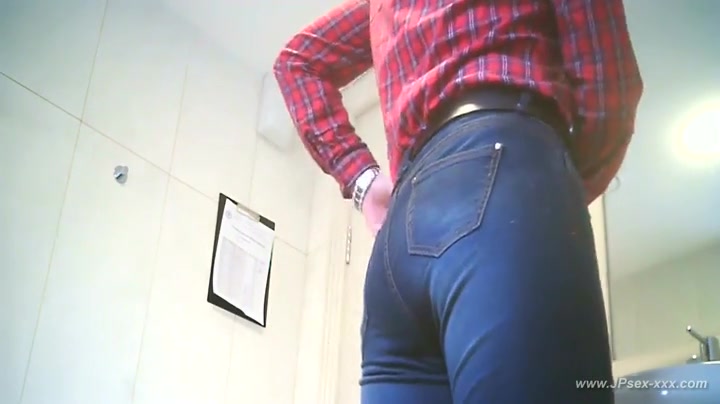 chinese girls go to toilet.15