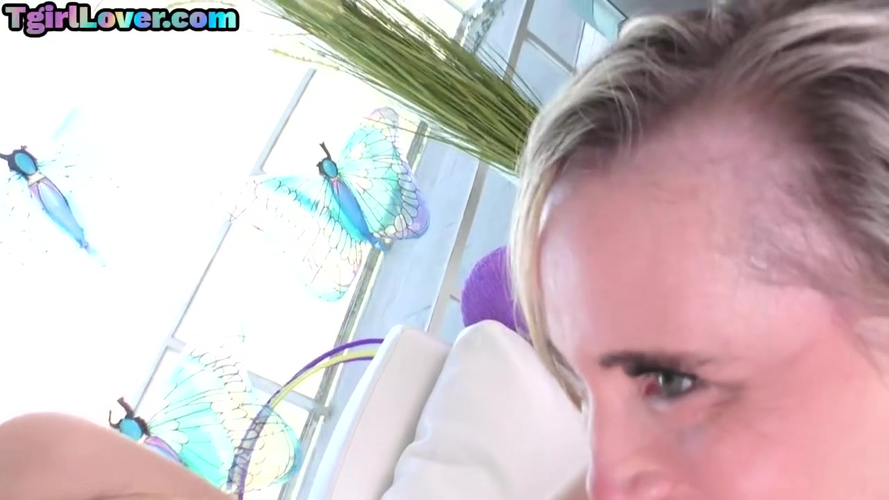 Bigtitted MILF get pounded by horny TS