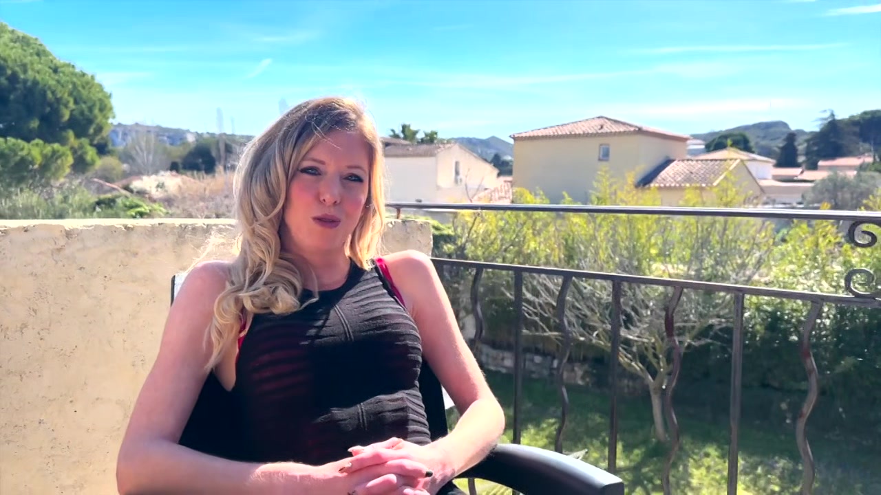 Victoria, from dominant to submissive - Jacquie et Michel TV