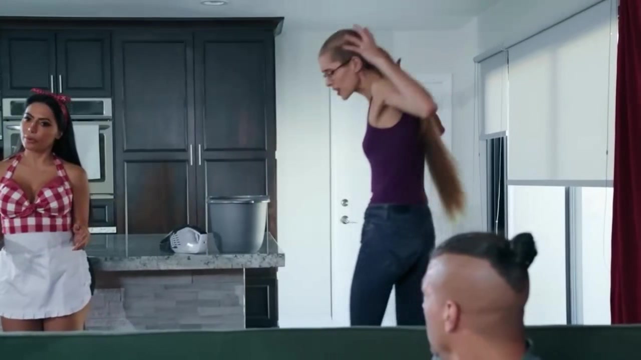 latina sexbot enters the state of sexual frenzy