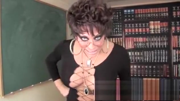 mature shemale teacher Se La Casca