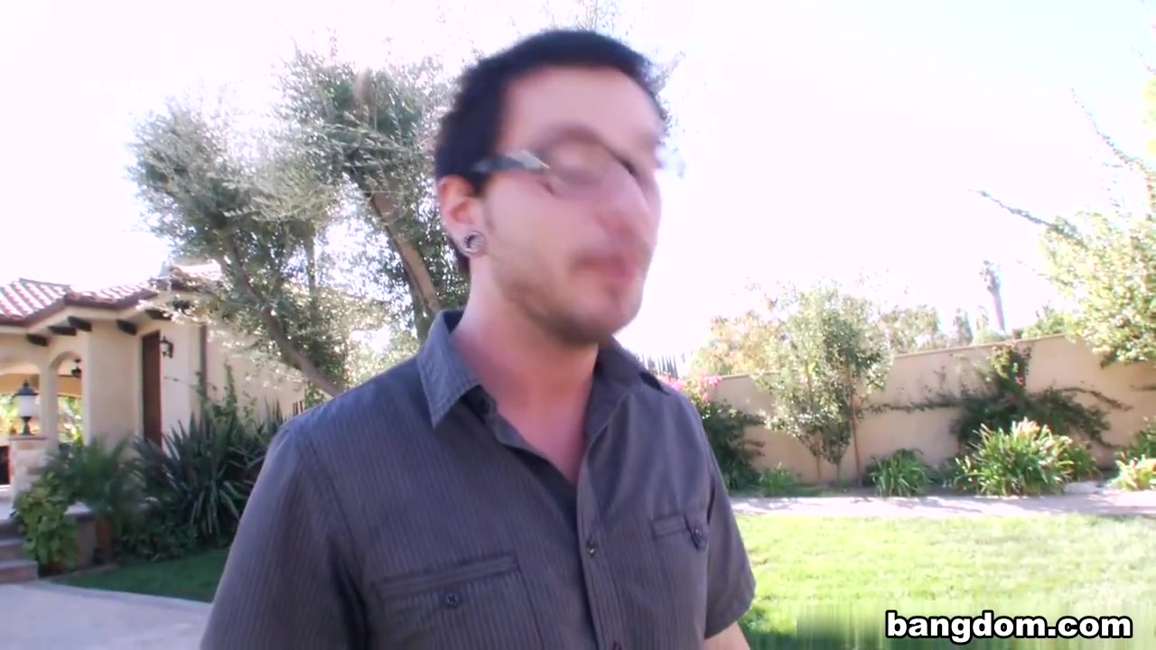 Bouncing titties
