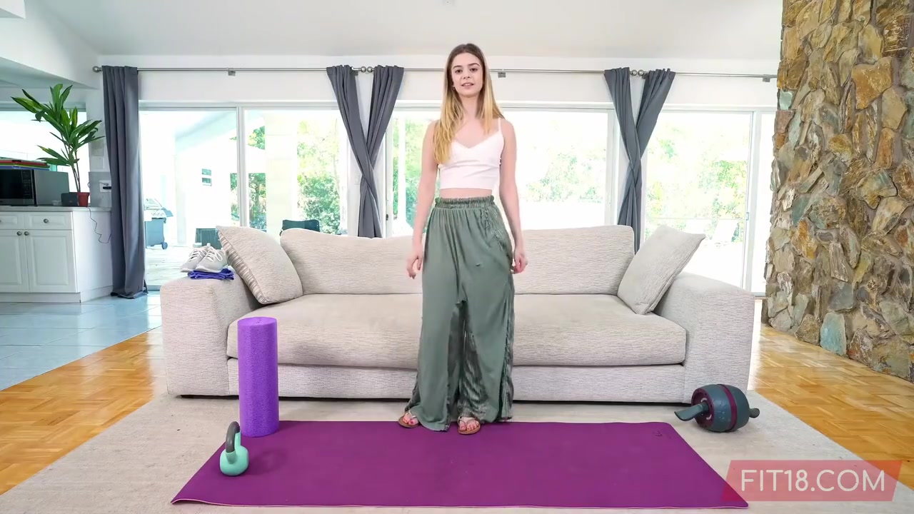 Molly Little In Skinny teen 18+ Does The Splits While Riding Cowgirl And Gets Creampie