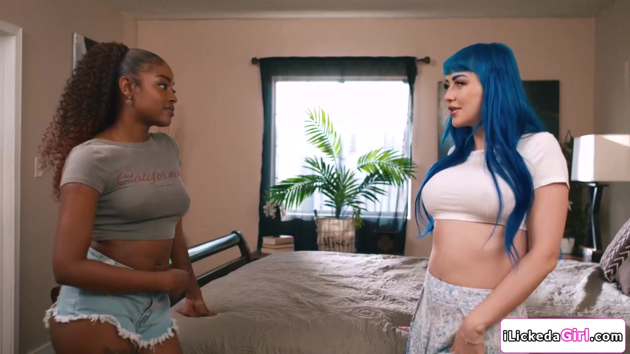 Ebony lesbian teaching big tits white roommate how to squirt
