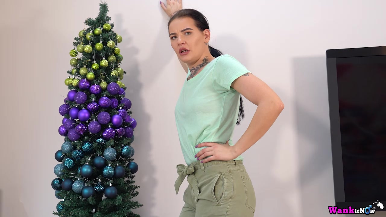Keeley - Christmas CUMS Early - Sexy Videos - WankitNow