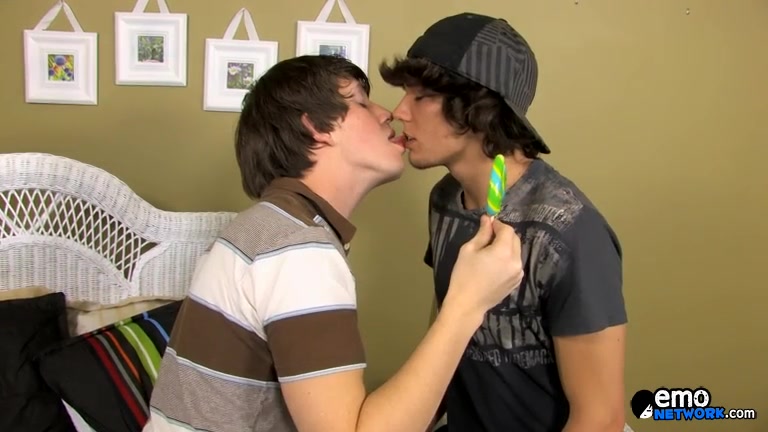 Halloween Candy Surprise! - Jacob Marteny & Jordan Long - EmoNetwork