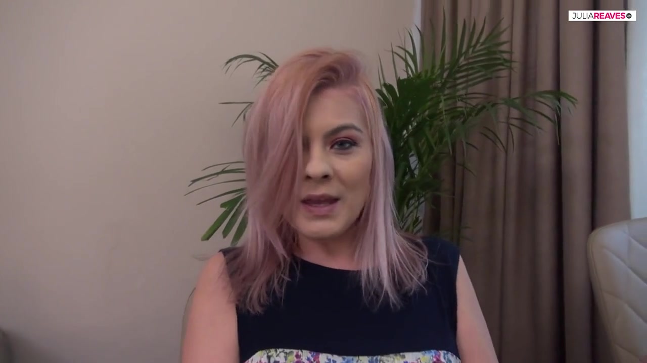 Jasmin Pees And Masturbates For You