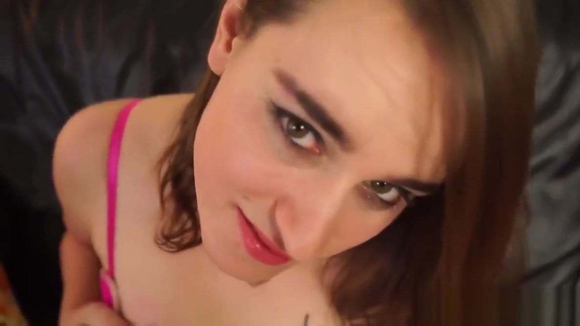 But plugged shemale jerking her cock