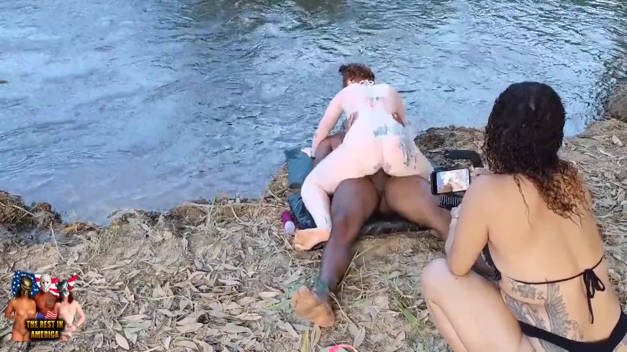 Aqui Frescura Enquanto Uma Filma A Outra Cai Na Rola Grossa Trabalho Em Equipe Eliane Furacao Lorrany Exotica 5 Min - Não Tem And Marcio Baiano