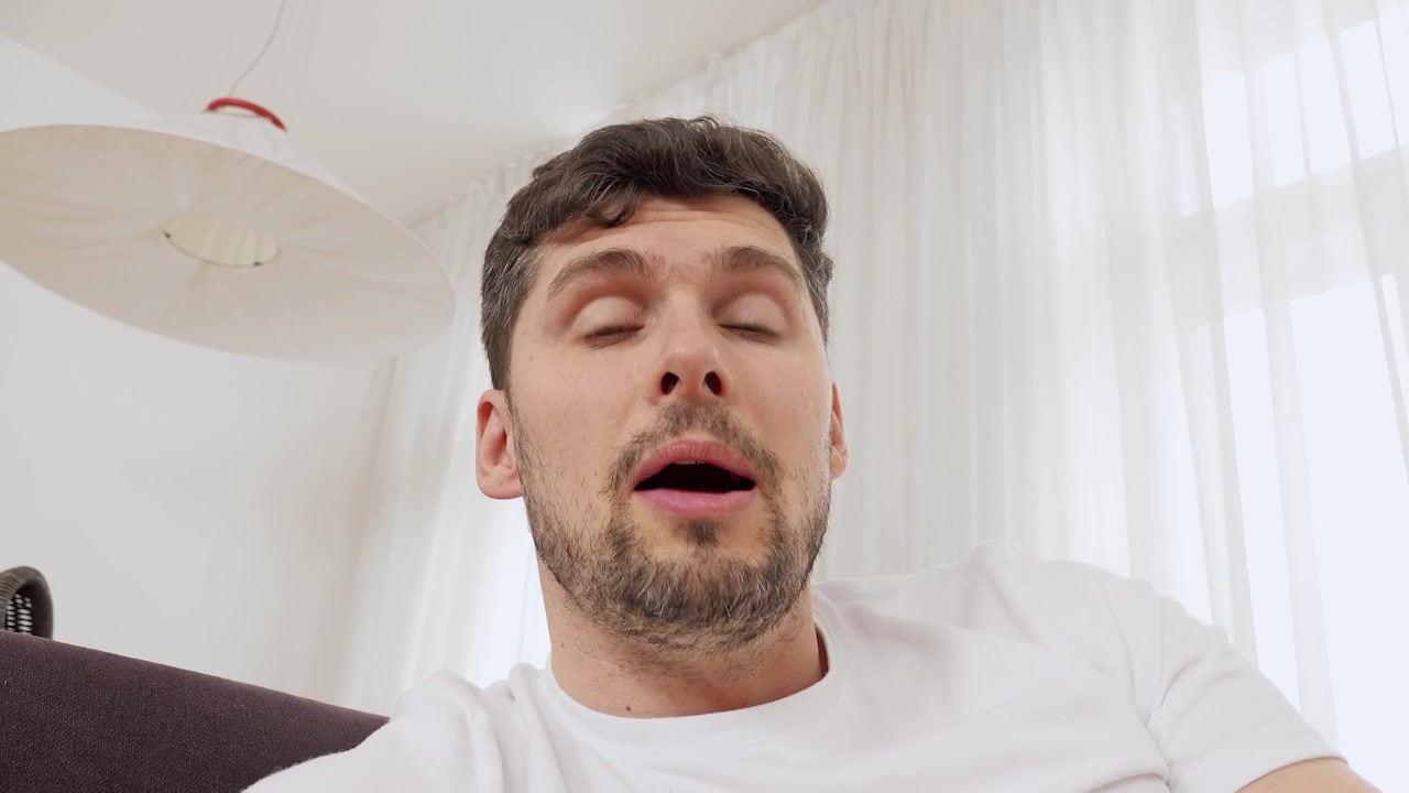 Fake agent cums on blonde model