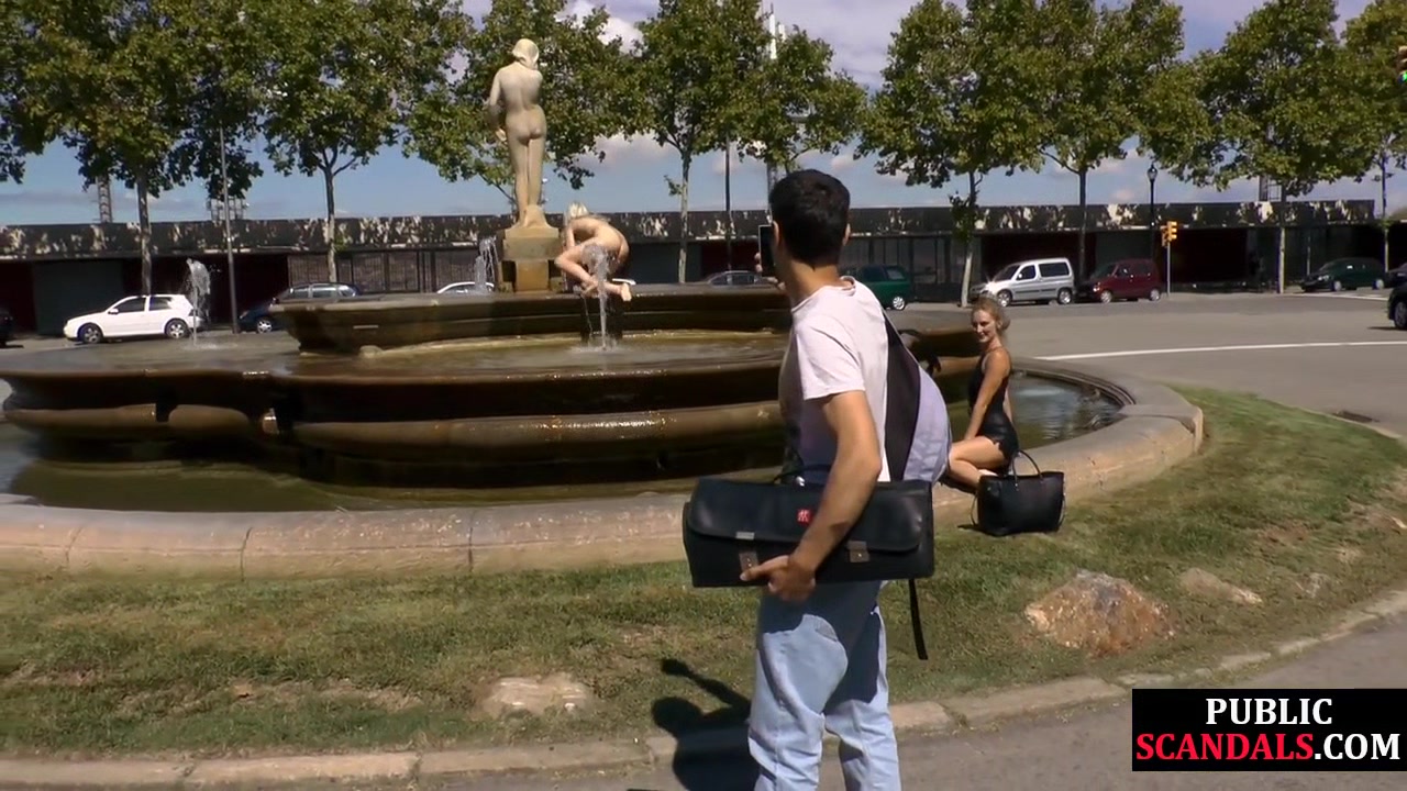 Public deepthroating slut shows public nudity outdoor