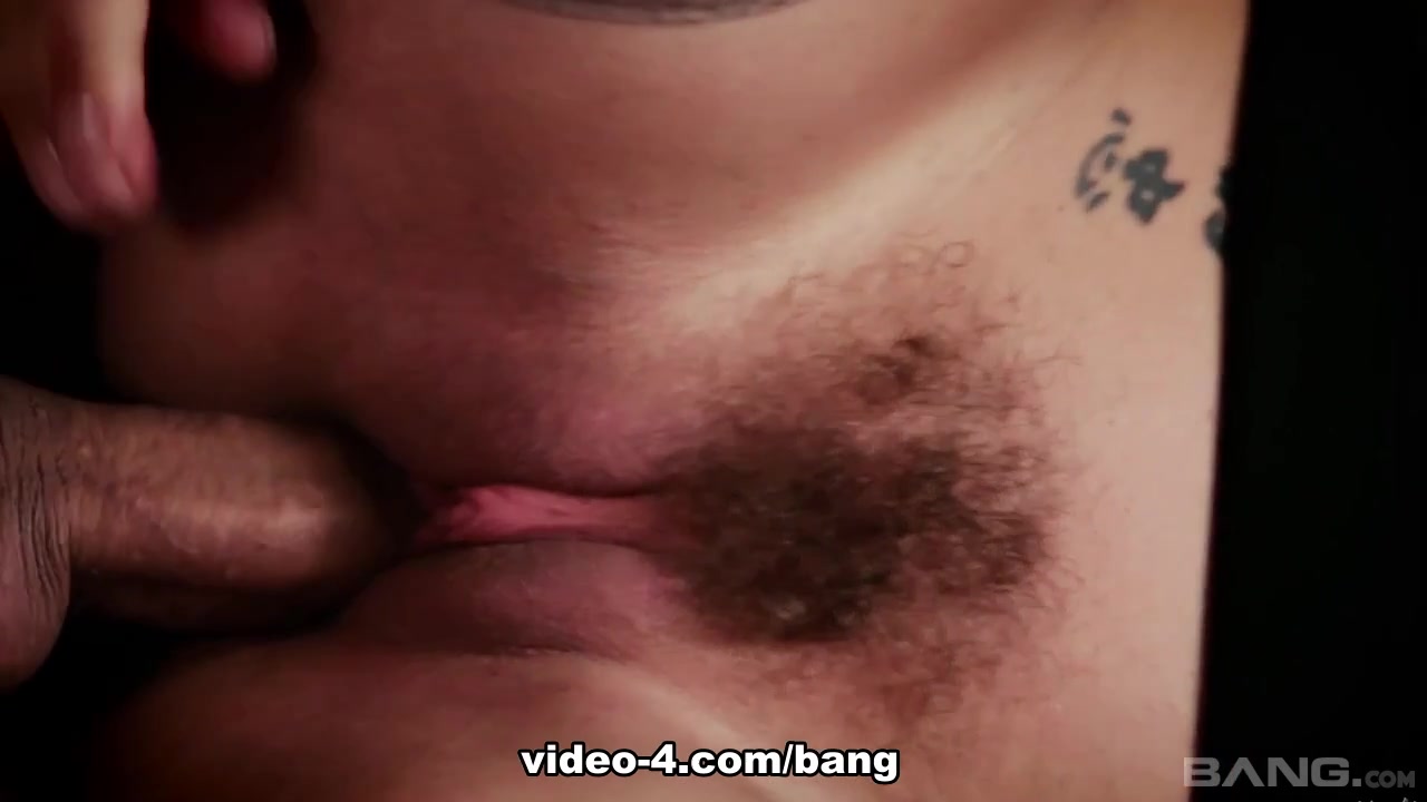 Phoenix Marie wets his dick with her horny coogar pussy - BANG!