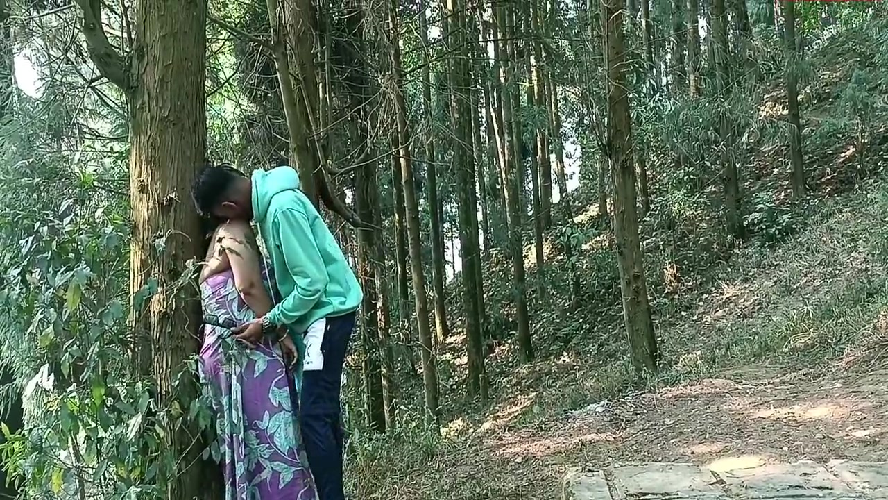 Indian Aunty Breakup Sex With Young Boyfriend! Jungle Sex