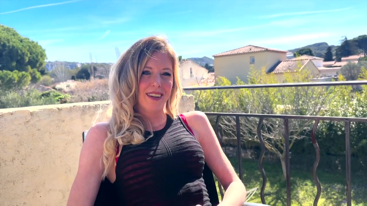 Victoria, from dominant to submissive - Jacquie et Michel TV