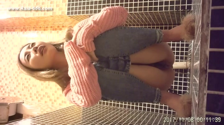 chinese girls go to toilet.118
