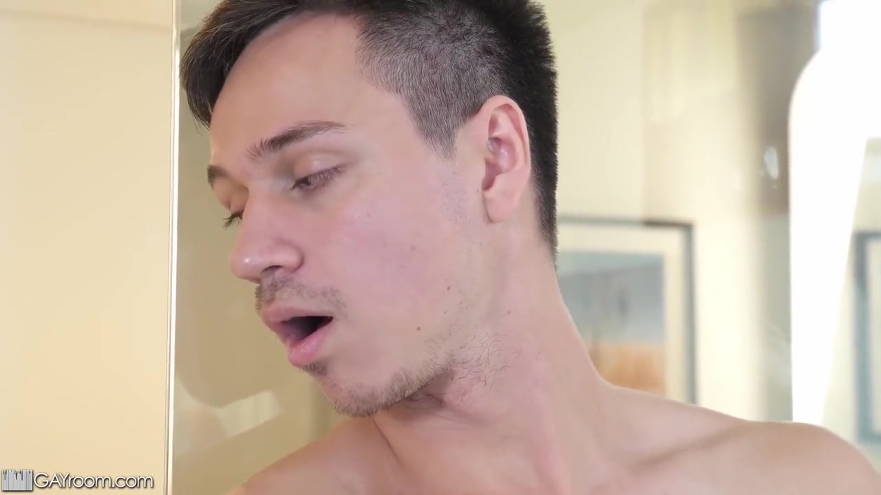 Dakota Surprises Jeremiah In The Bathroom With Open Broad Pucker - Jeremiah Cruze And Dakota Wonders