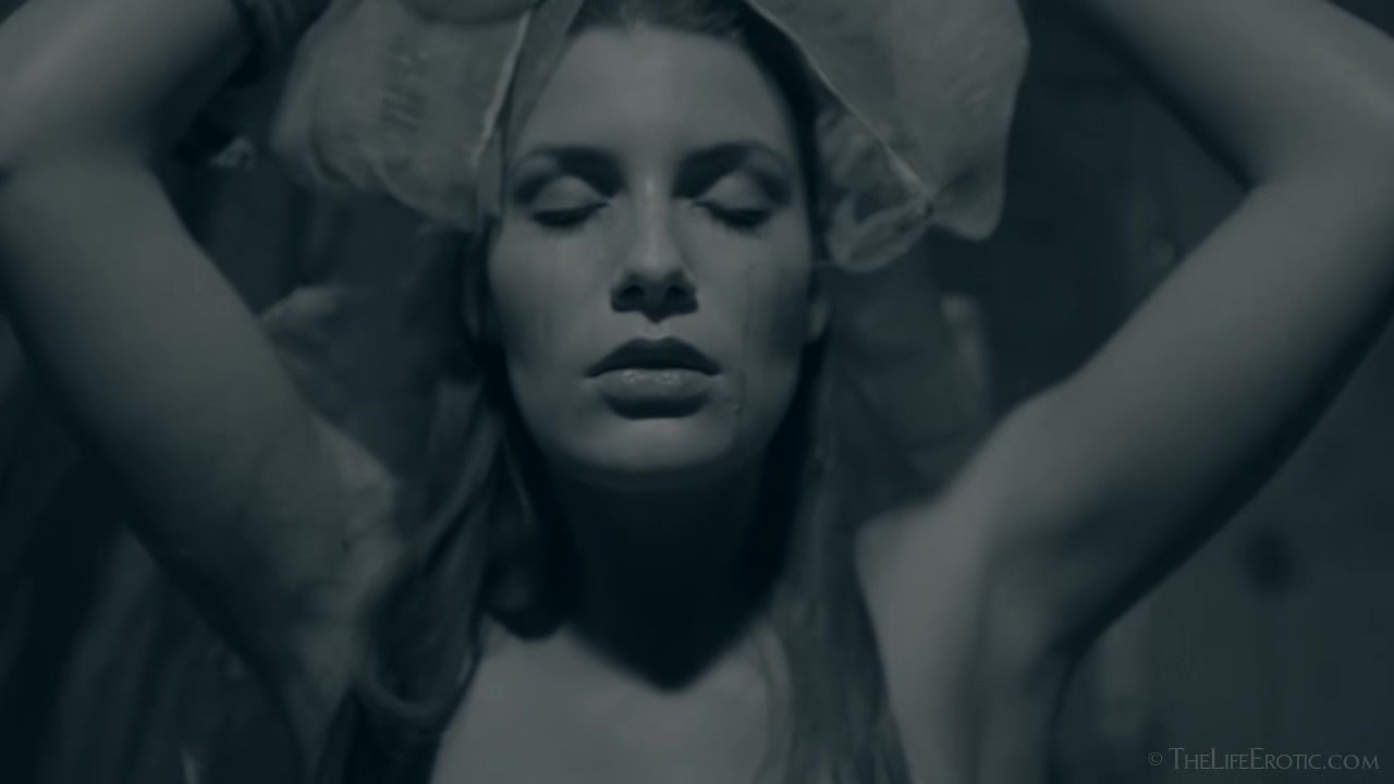 Vila 2 - Raeah - TheLifeErotic