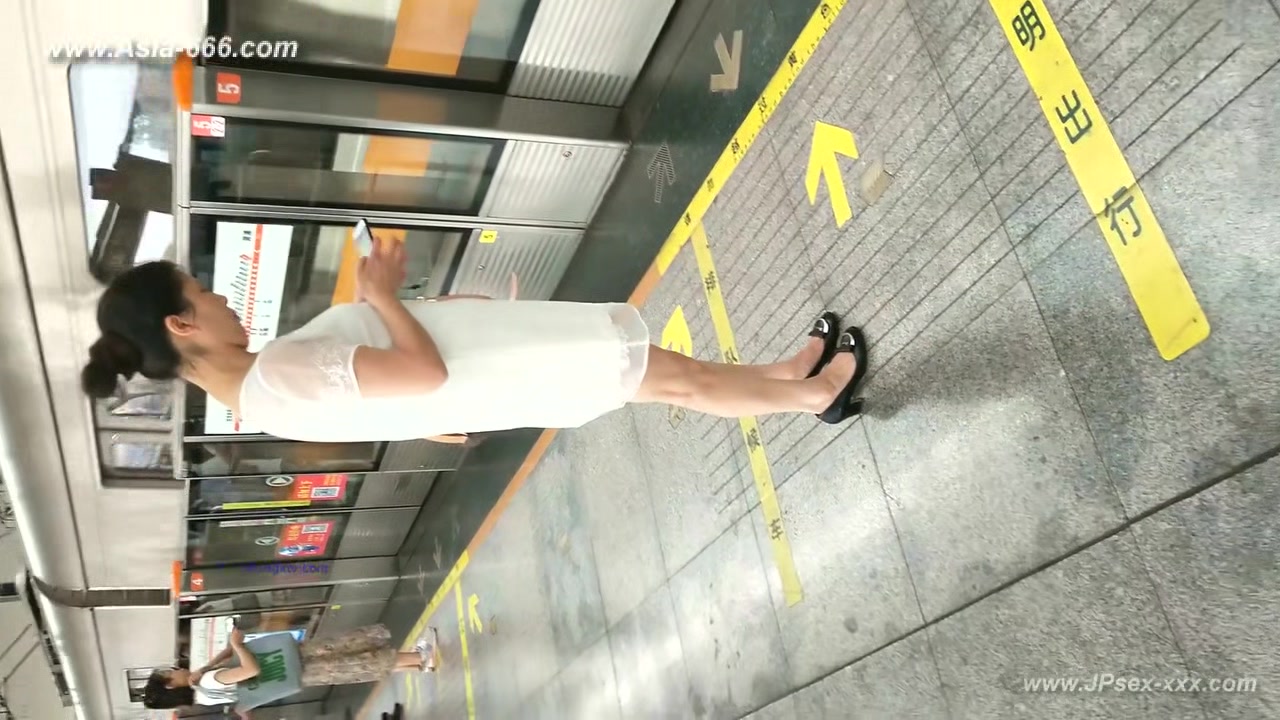 peeping chinese amateur upskirt.137