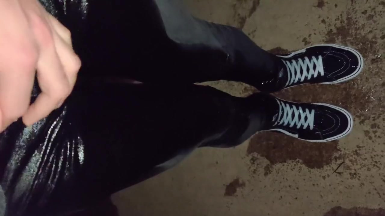 Pissing Skinny Jeans And Brand New Vans Sk8 Sneakers
