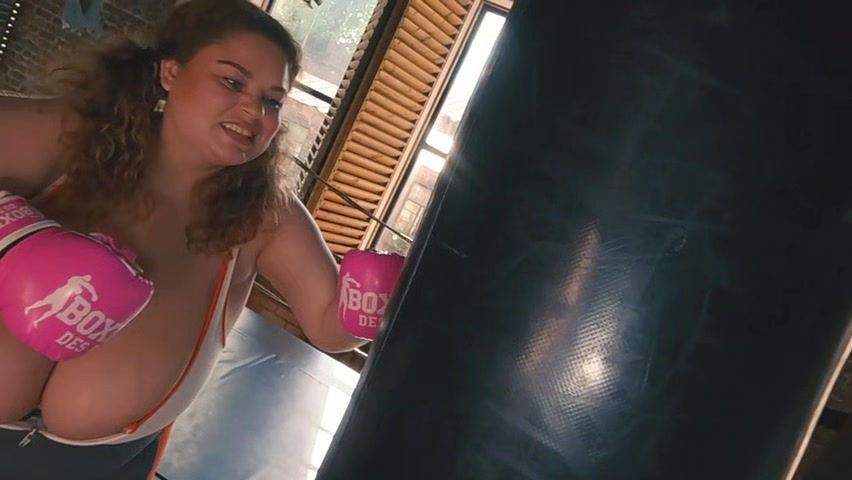 Boxing and My Boobs Fall Out - RealAnnaKatz