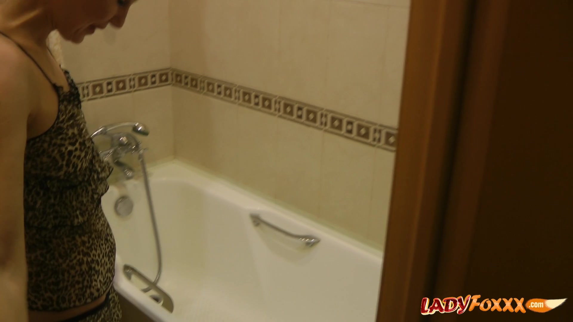 Another Shower Scene - Ladyfoxxx