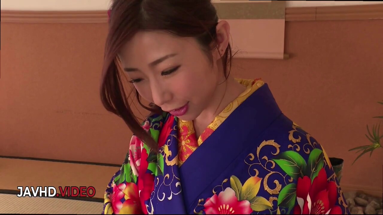 Steamy JAV Star in Kimono Gives Irresistible Japanese Blow Job On Cam