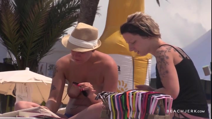 Lucky Lesbians - BeachJerk