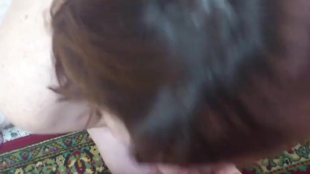 Redhead cute babe sucking little wiener on amateur camera